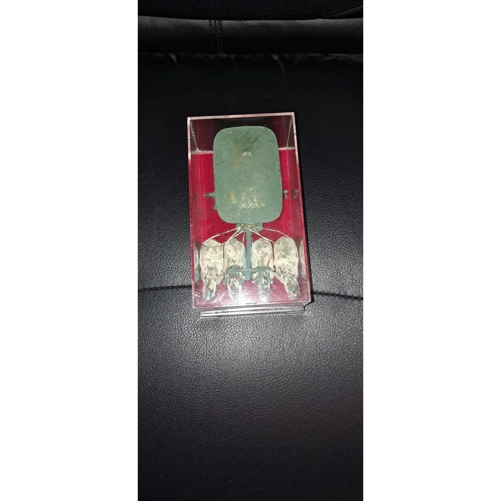 CHINESE 4 HORSE‎ DRAWN CARRIAGE IN SHOWCASE BOX  W/ MINIATURE DRIVER